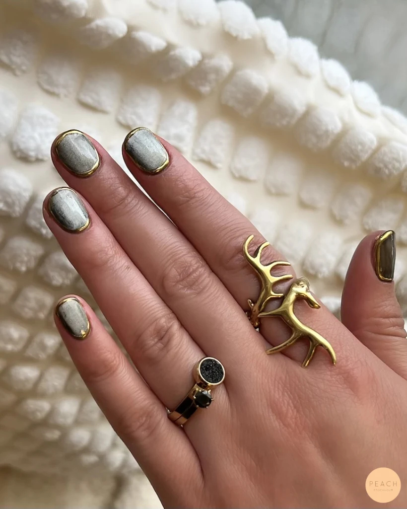 Golden frame nails 💛