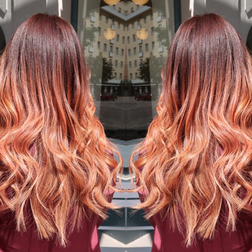 Strawberry gold rosé hårfärg med balayage ombre