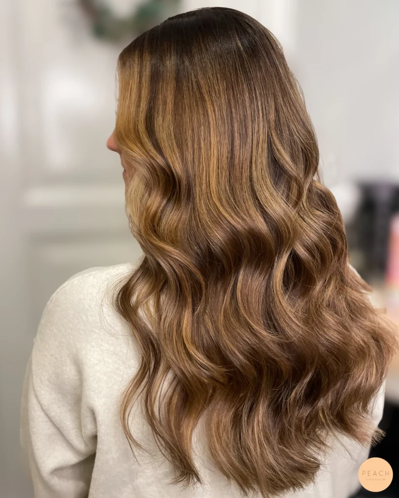 Balayage på mörkt hår – salongsresultat av Hanna Ekstrand, 20 december 2023