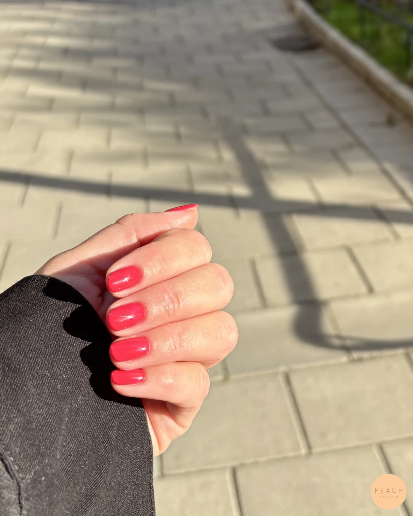 Röda naglar gelpolish & förstärkning