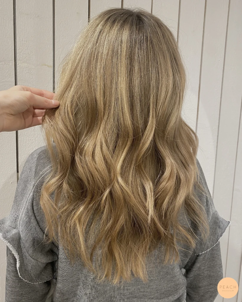 Soft blonde – salongsresultat av Josefine Eklund, 14 mars 2022