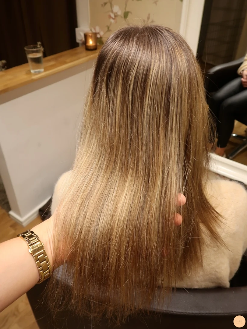 Ljusa och mörka slingor balayage