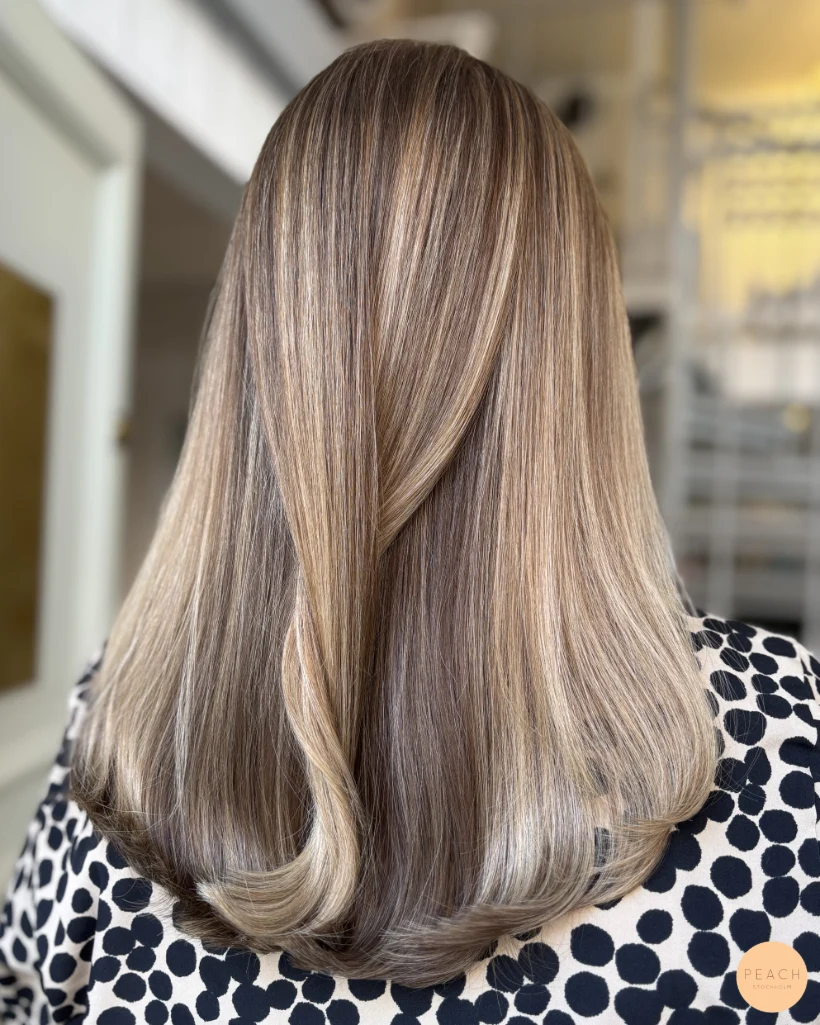 Varm beige hårfärg med Olaplex