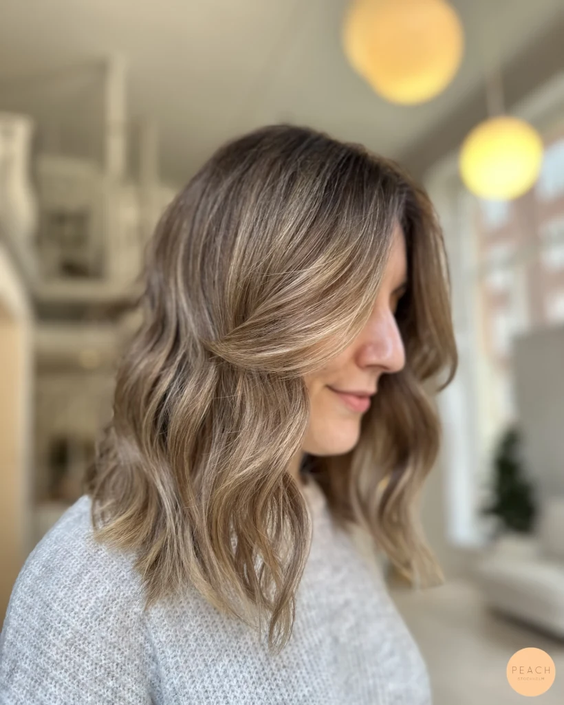 Bronde balayage med mjuka lowlights och ljusa slingor