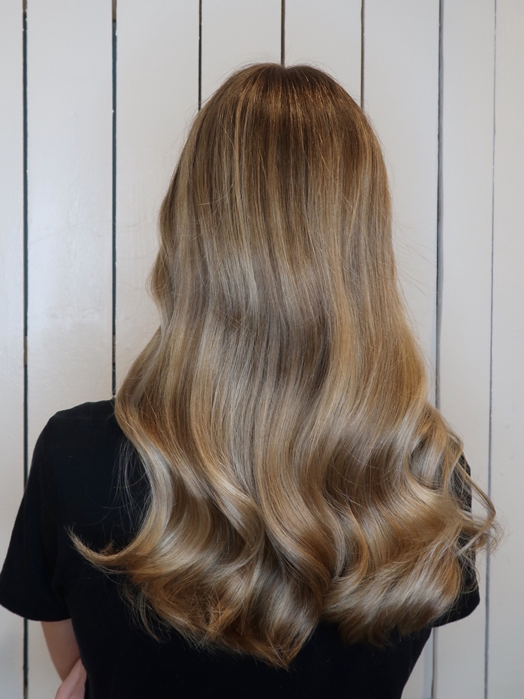 Balayage blond – salongsresultat av Louise Zetterberg, 8 december 2018