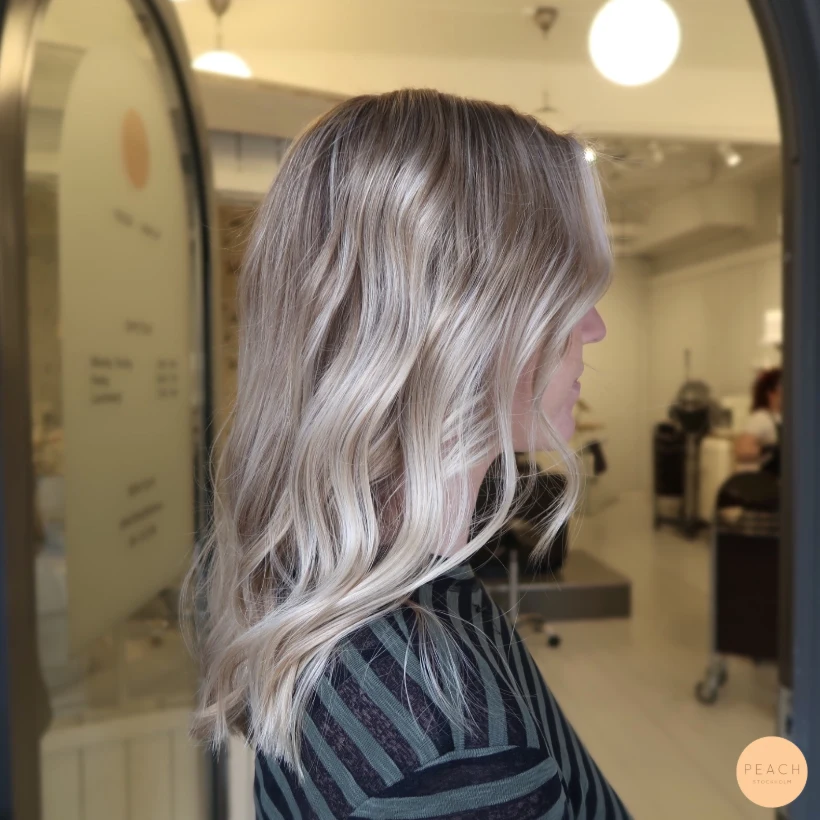 Soft balayage i svala toner