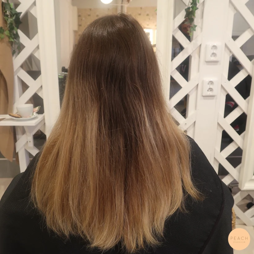 Blonde highlights med ljusa slingor