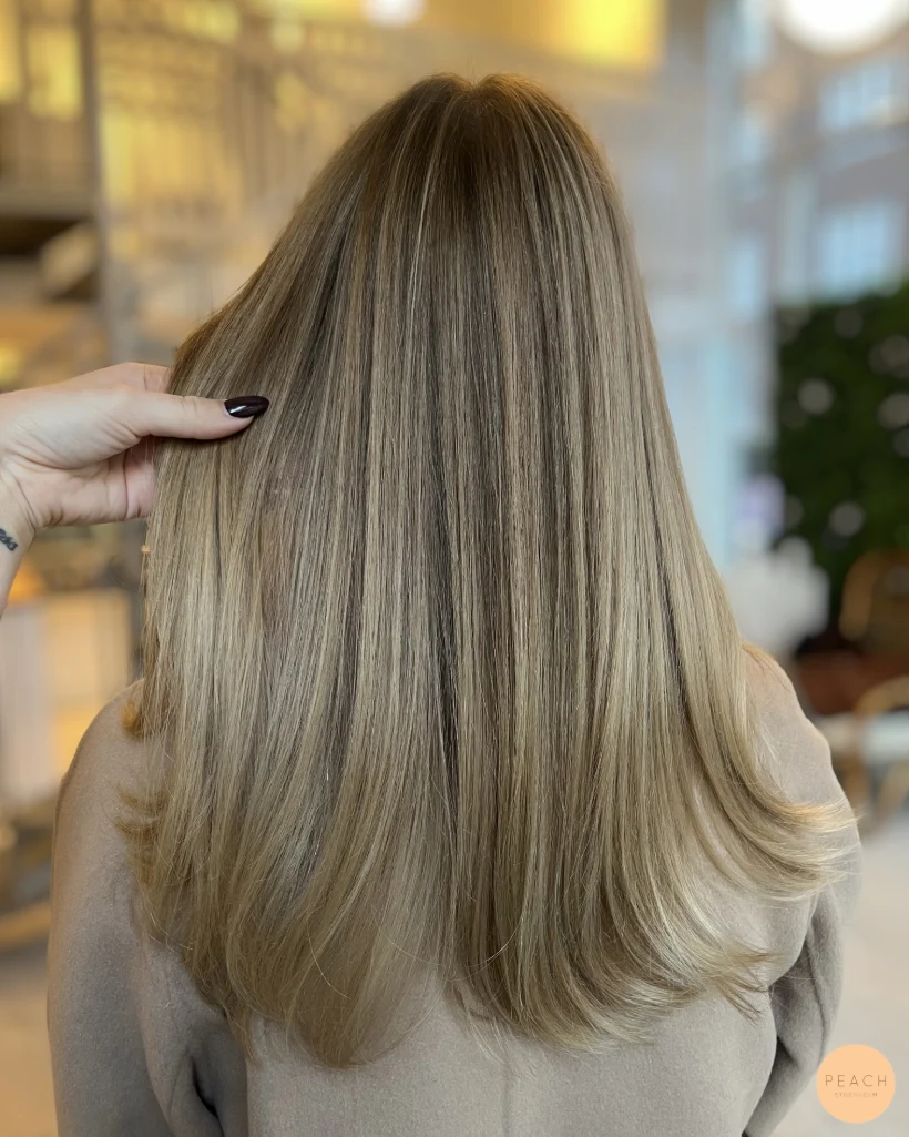 Beige blond med mjuka skiftningar