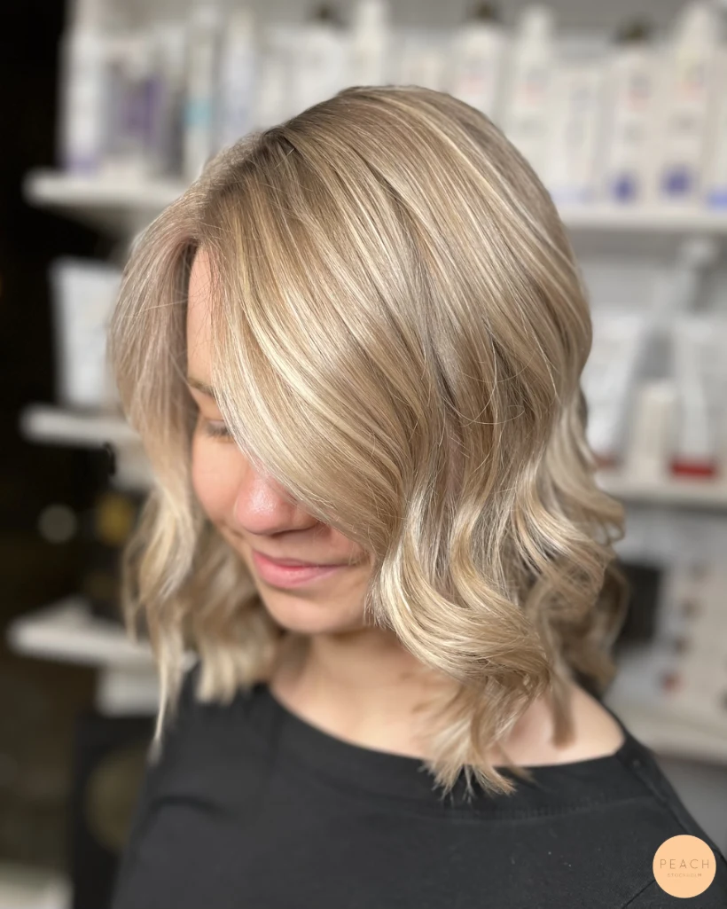 Blond balayage med röda toner