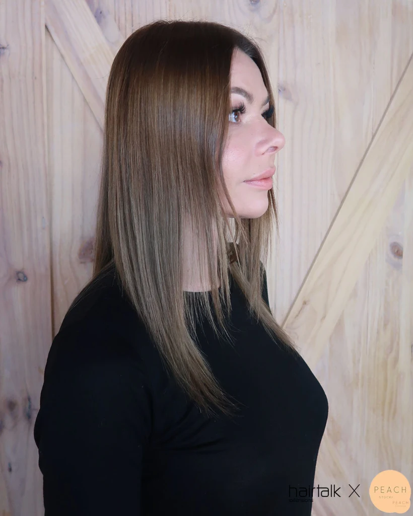 Hairtalk hairextensions hårförlängning i fin ljusbrun hårfärg i Stockholm