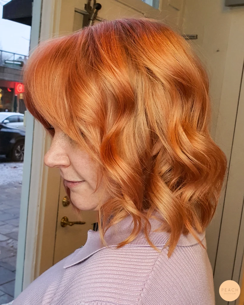 Copper peach hair med ljusa slingor