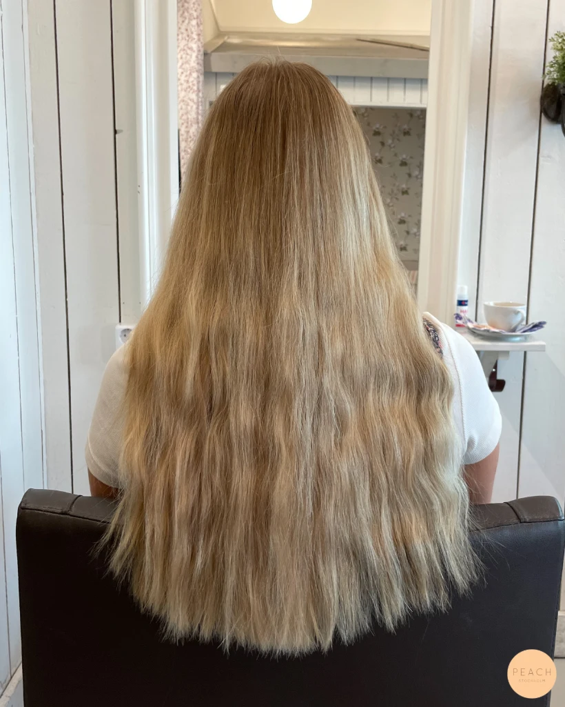 Beige blond hårfärg med slingor – inspiration 4 augusti 2022