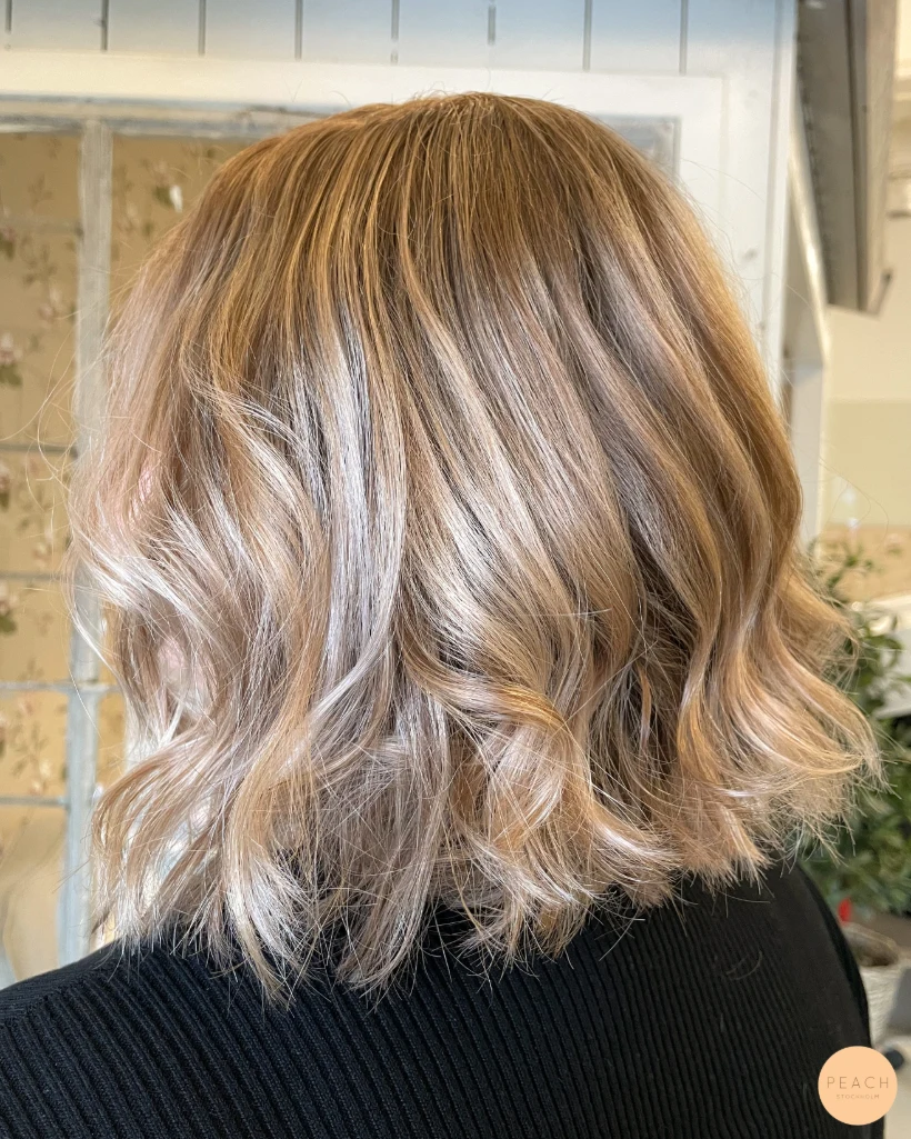 Beige hårfärg med beige toner