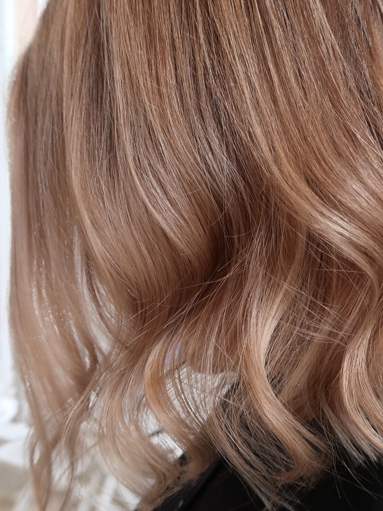 Balayage blonda slingor skiftningar