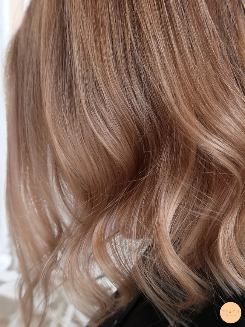 Balayage blonda slingor skiftningar