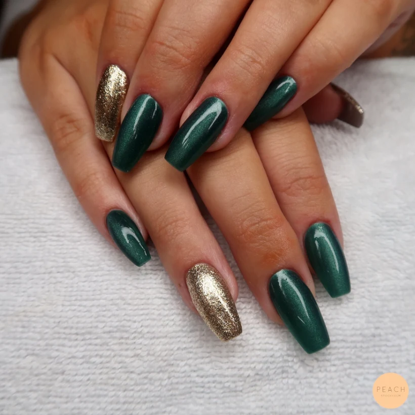 Guld glitter och den perfekta gröna Cat Eye färgen