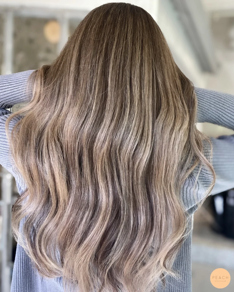 Soft bronde balayage med ljusa slingor