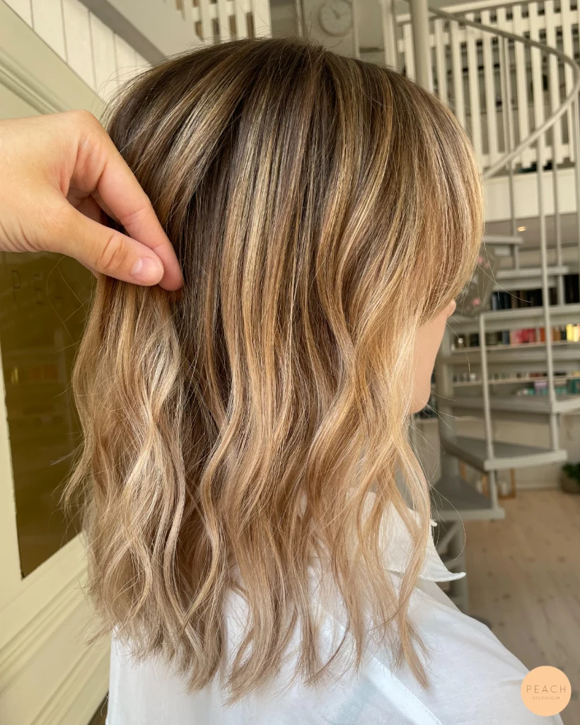 Beige blond med balayageteknik
