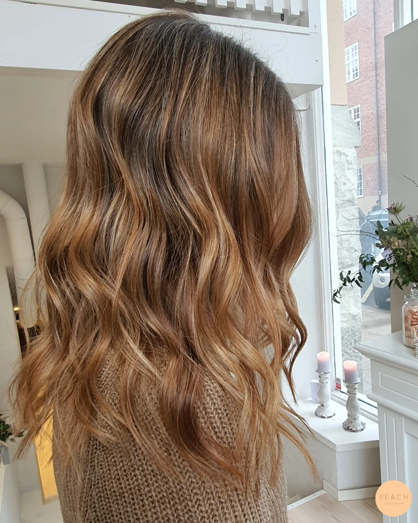 Honey Bronde med ljusa slingor