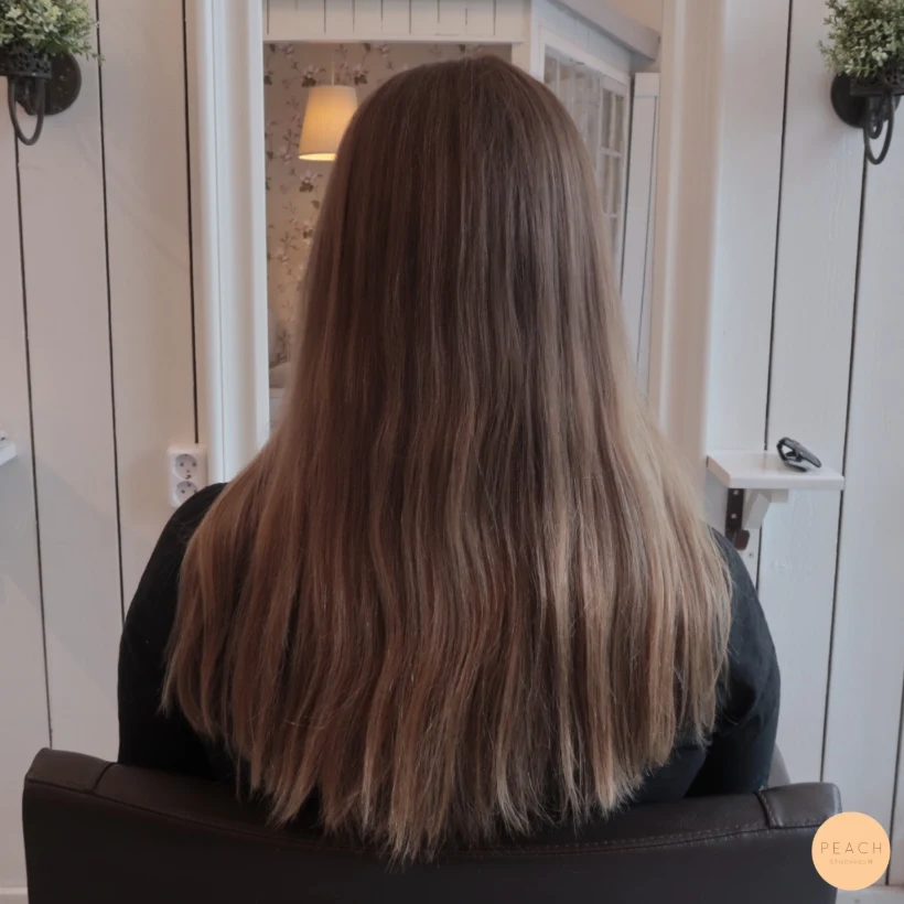 Beige blont hår med fina babylights