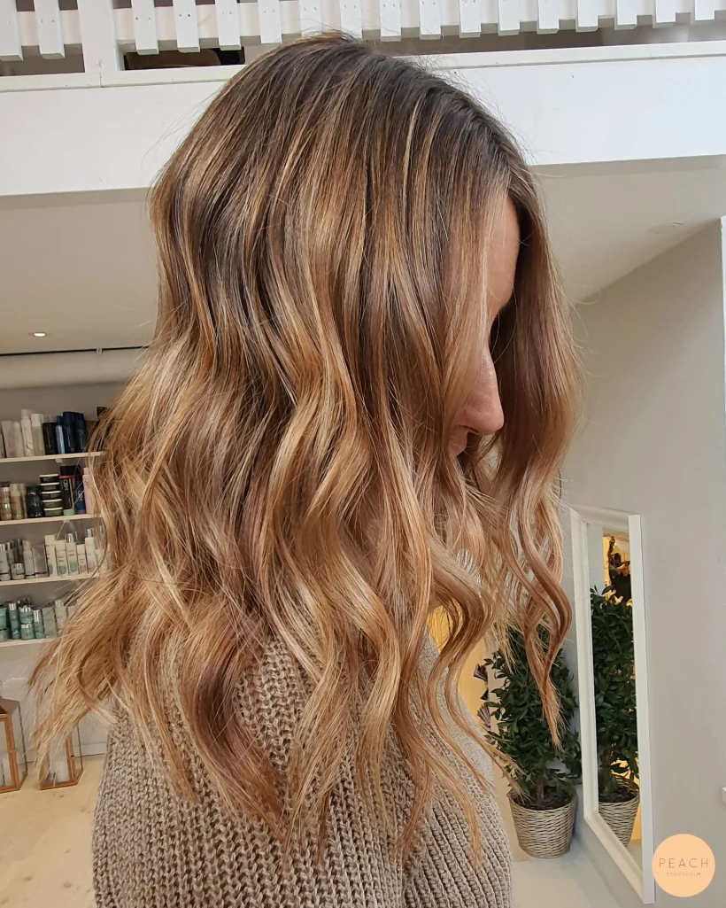 Honey Bronde med ljusa slingor