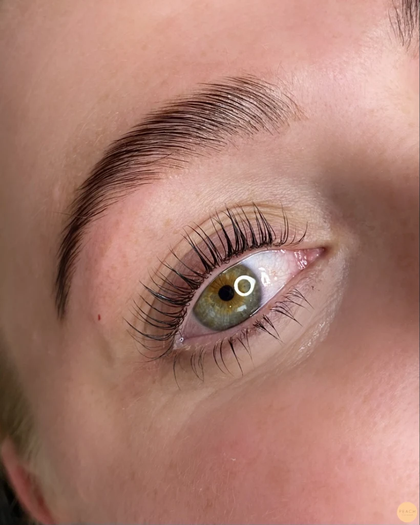 Yumi lashlift över och underfransar