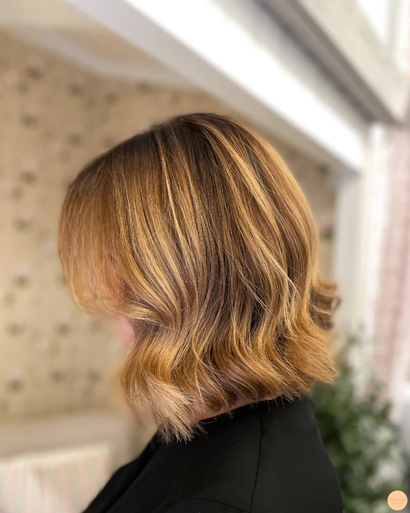 Varm mörkblond hårfärg