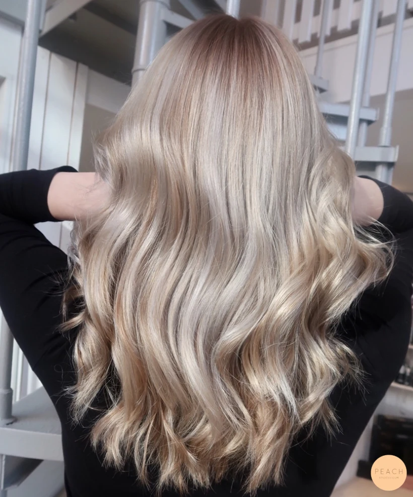 Kall blond balayage med Olaplex