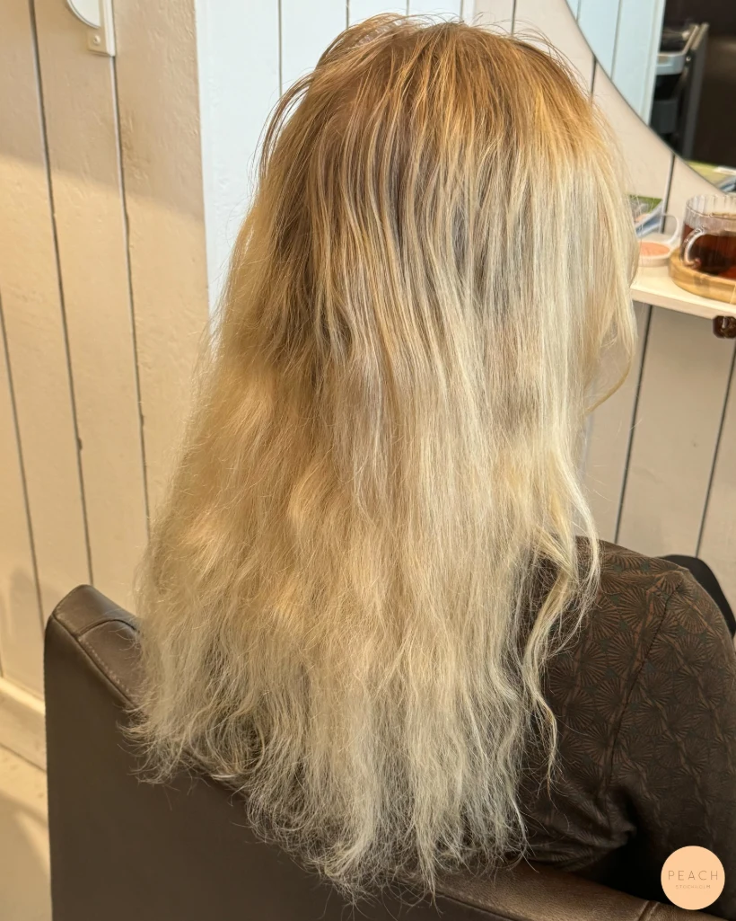 Ljusblond hårfärg med fina babylights
