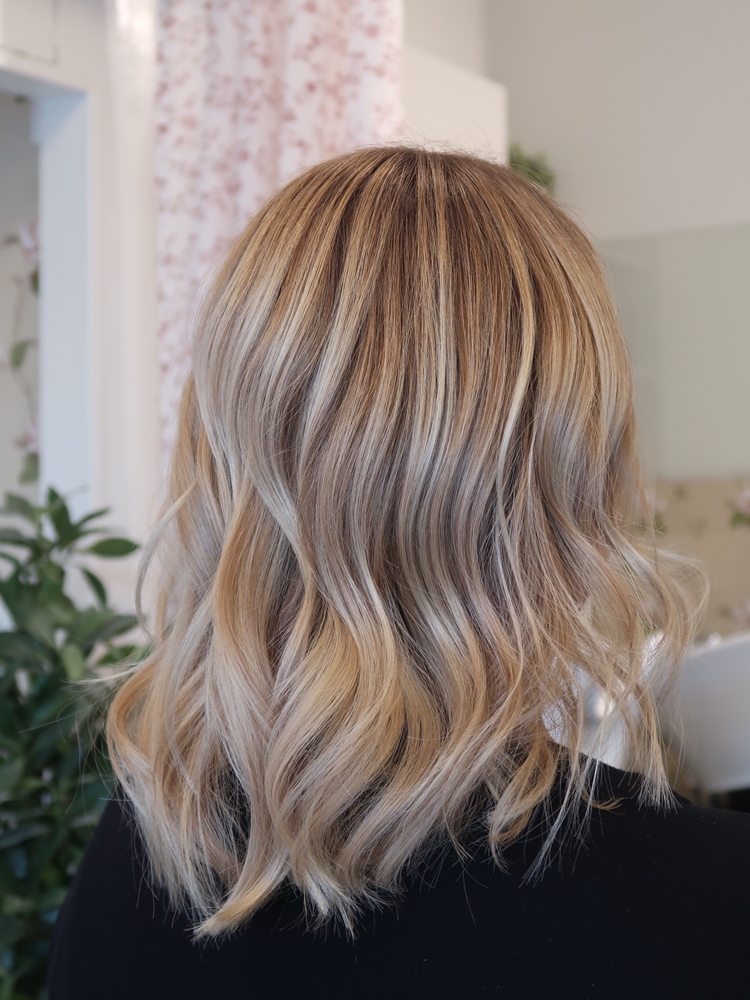 Soft balayage med mörka slingor