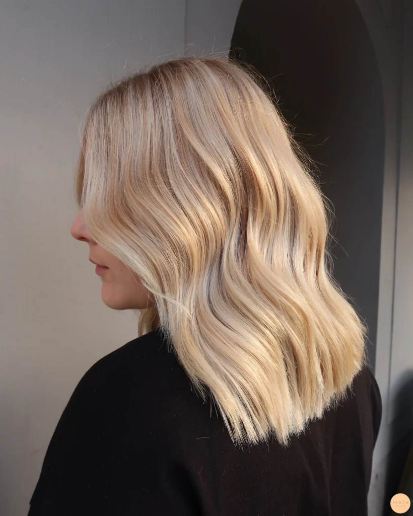 Krämig beige blond hårfärg