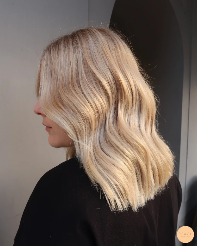Krämig beige blond hårfärg