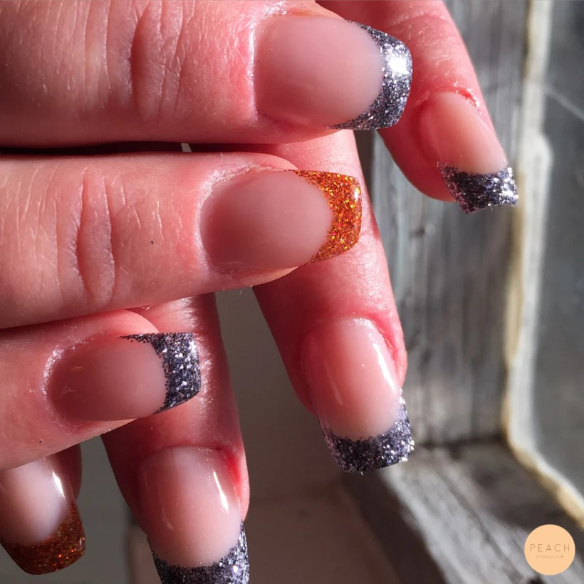 Fransk manikyr med glitter – salongsresultat av Malin Sevelin, 8 oktober 2015