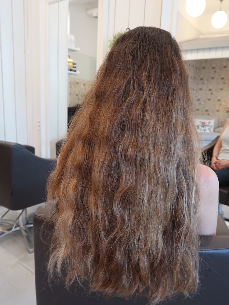 Krämig blond balayage ljusa slingor