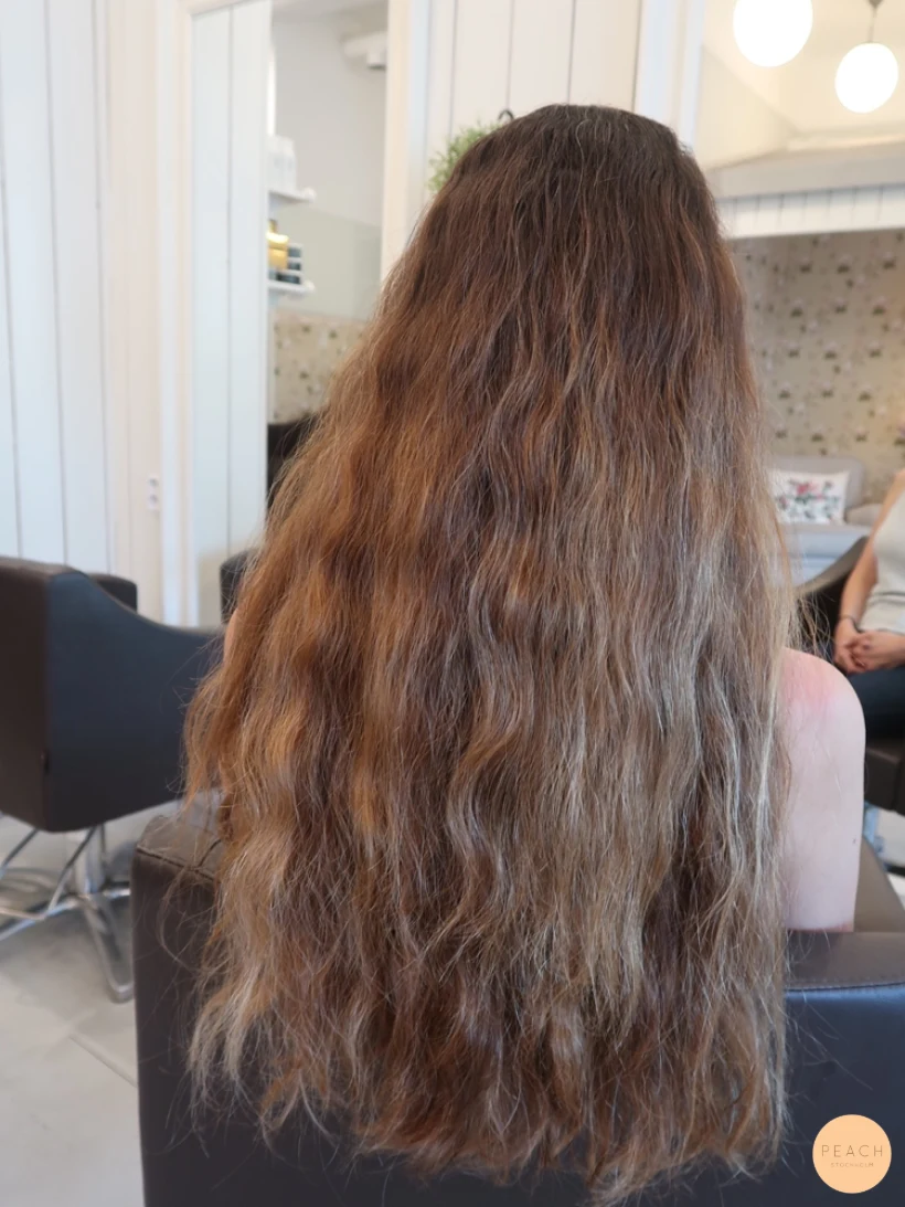 Krämig blond balayage ljusa slingor