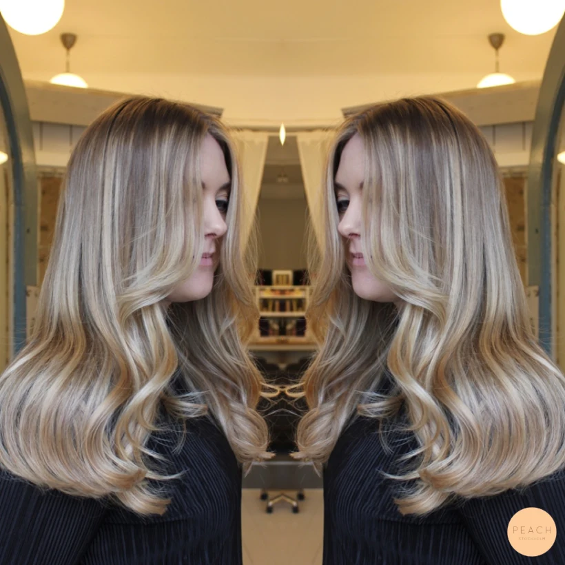 Beige blonde /nude hårfärg med highlights