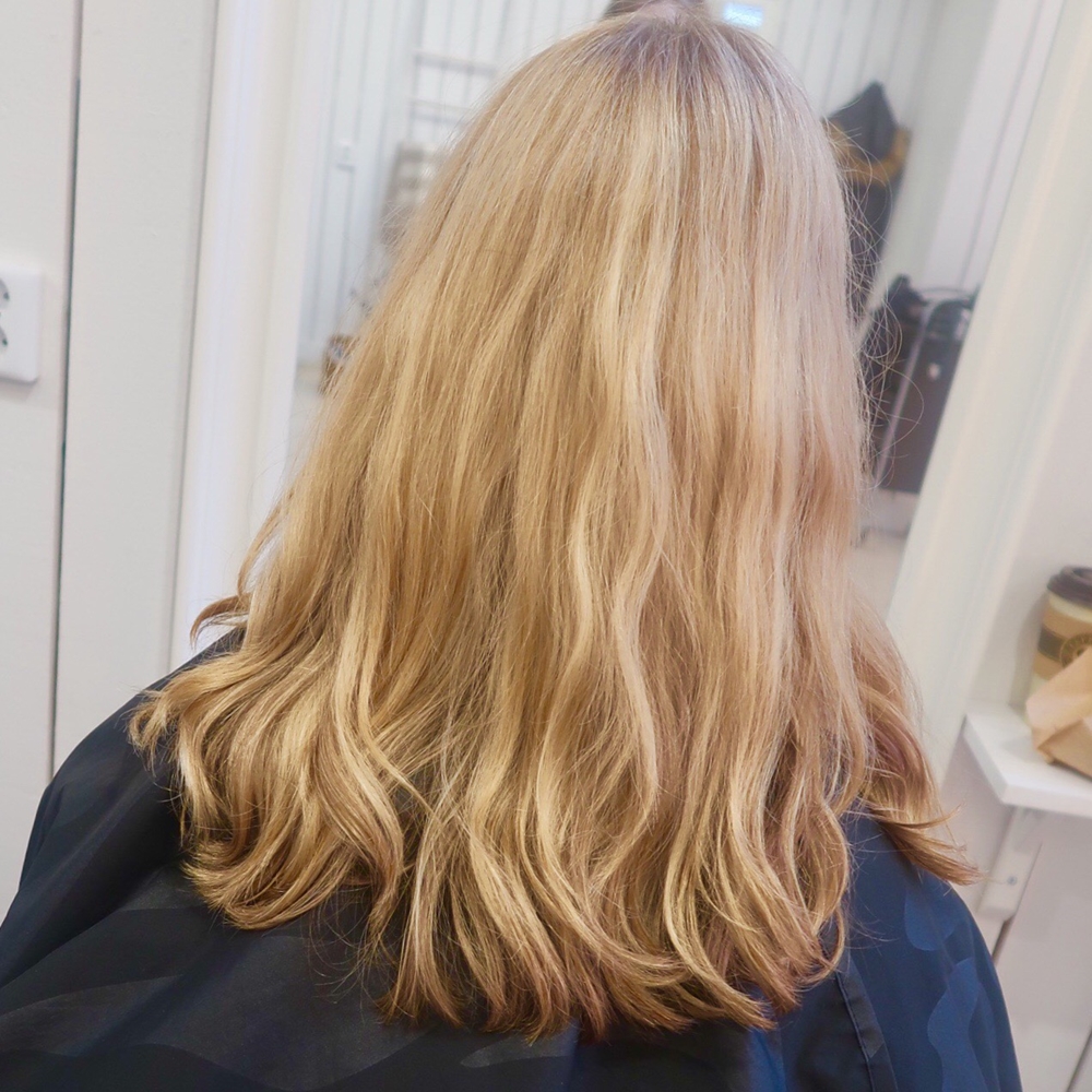Kall blond balayage
