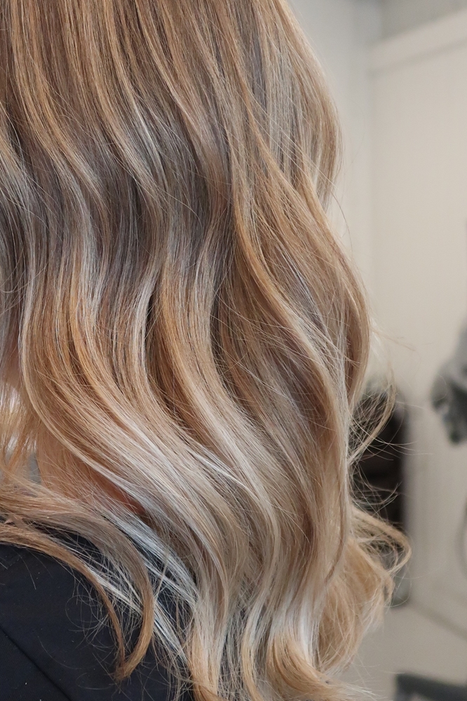 Naturliga blonda slingor