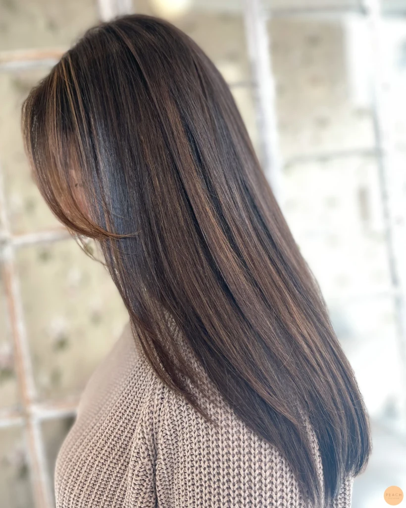 Soft balayage på mörkbrunt hår