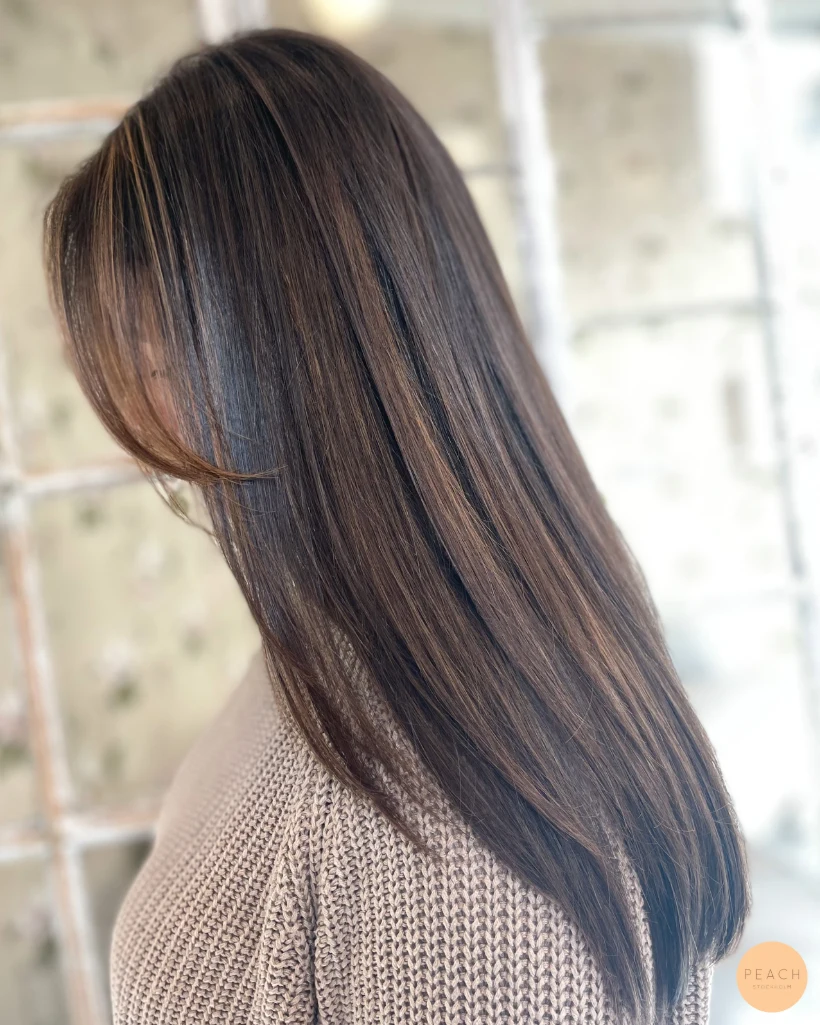 Soft balayage på mörkbrunt hår