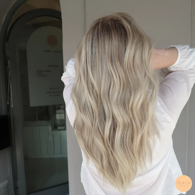 Kall Beige blond hårfärg med beige toner