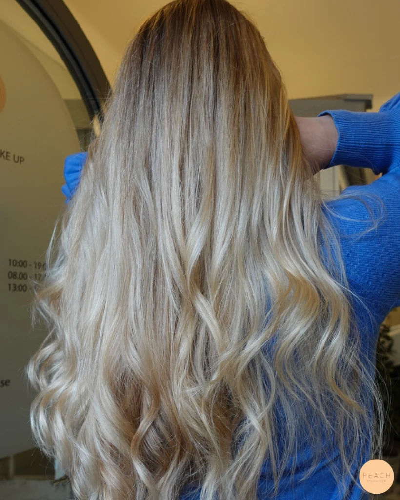 Blond balayage technique