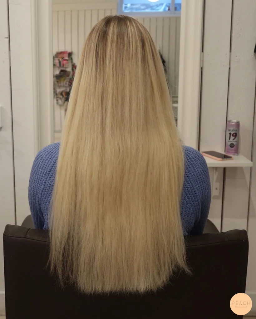 Blonde balayage short hair med ljusa slingor
