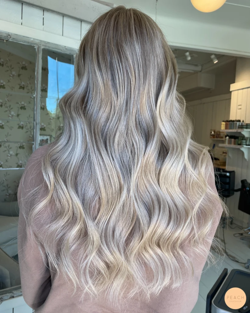 Kall blond hårfärg med Olaplex