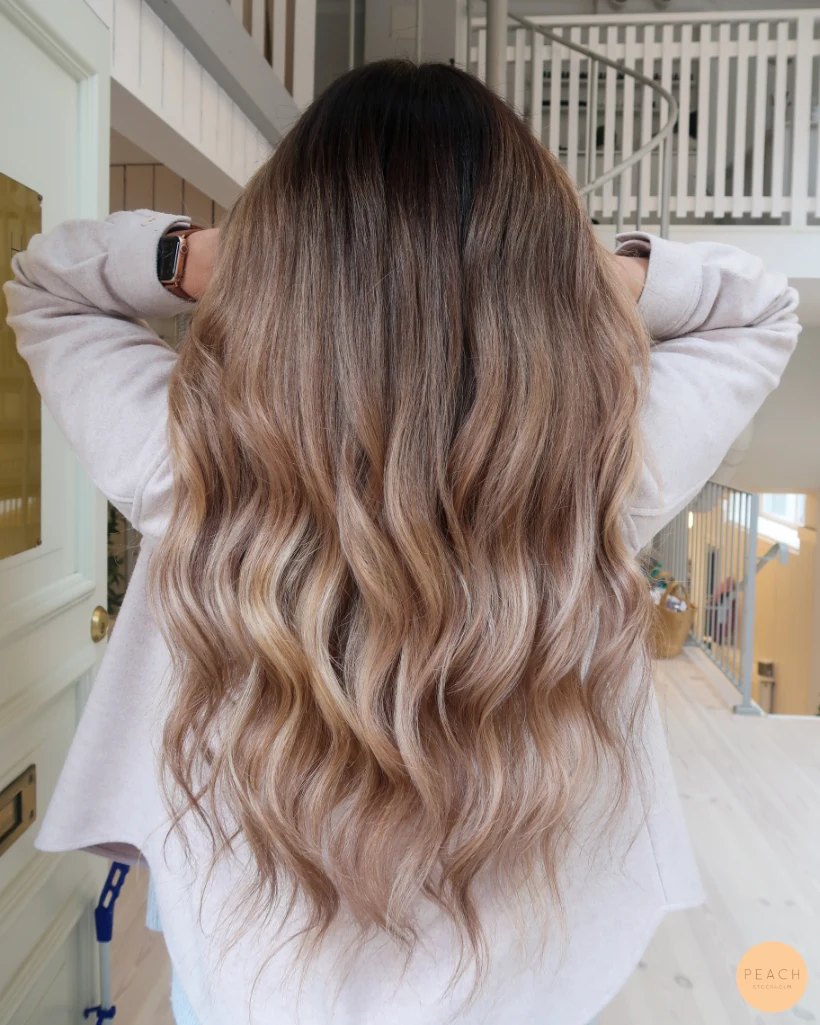 Krämig balayage med bevarad naturlig botten