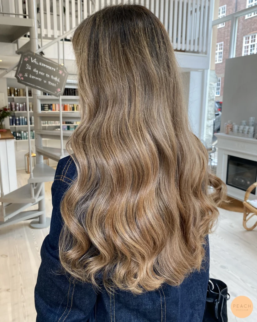 Honey bronde – salongsresultat av Josefine Eklund, 21 september 2022