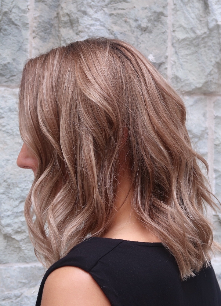 Blond med mörka slingor