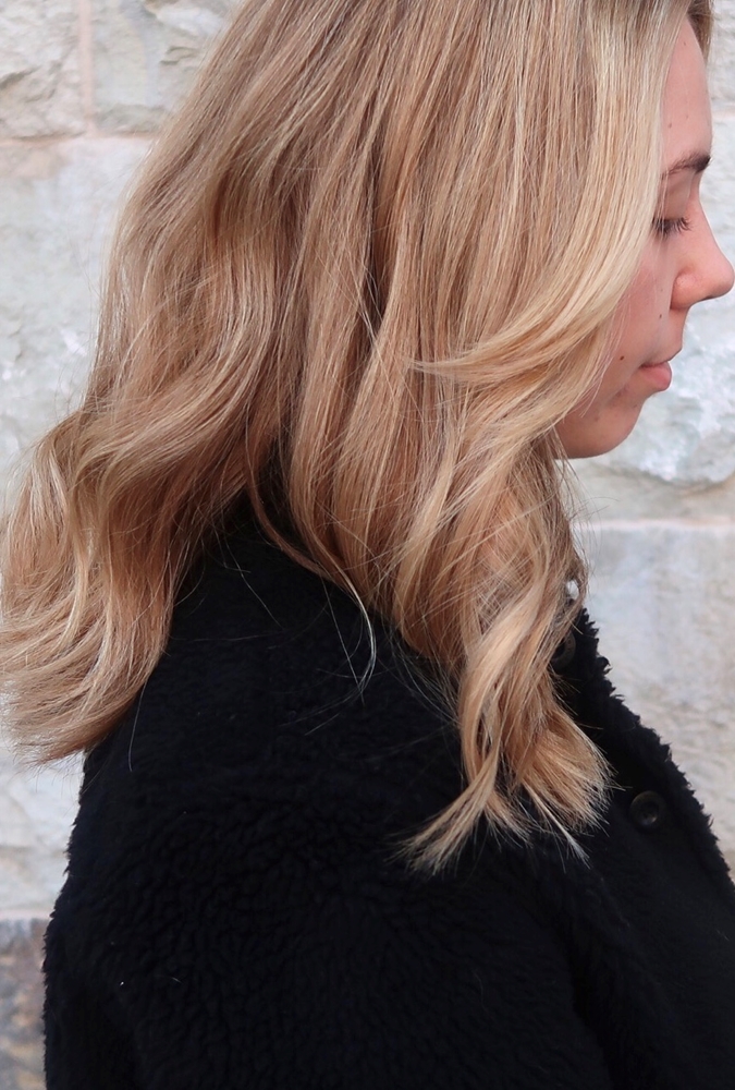 Blond hårfärg med skiftningar