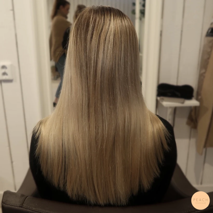 Krämig blond med beige toner