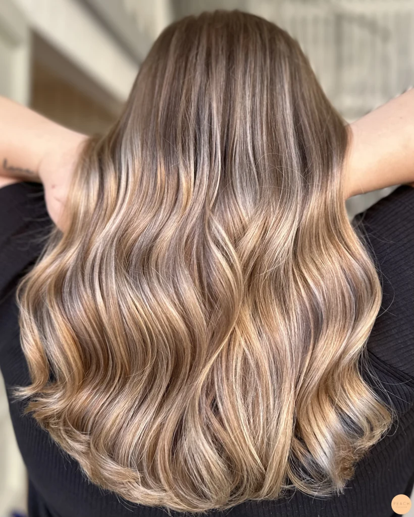 Beige balayage hårfärg